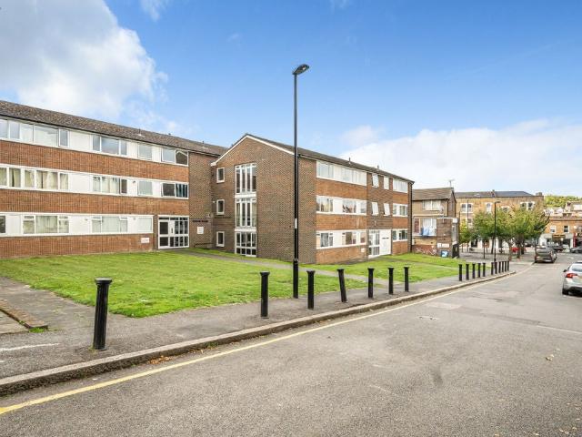 Flat for rent in London Borough of Croydon, Greater London