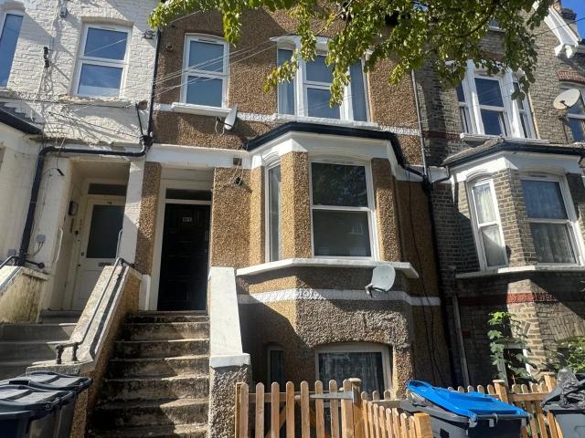 Flat for rent in London Borough of Croydon, Greater London