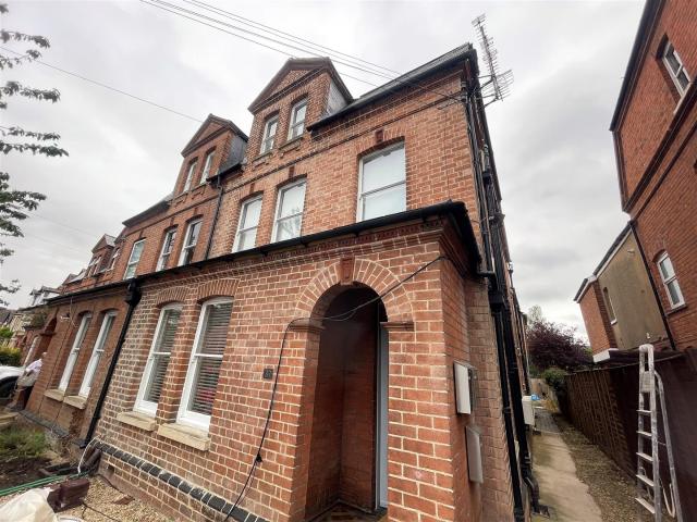 Flat for rent in Wotton, Gloucester