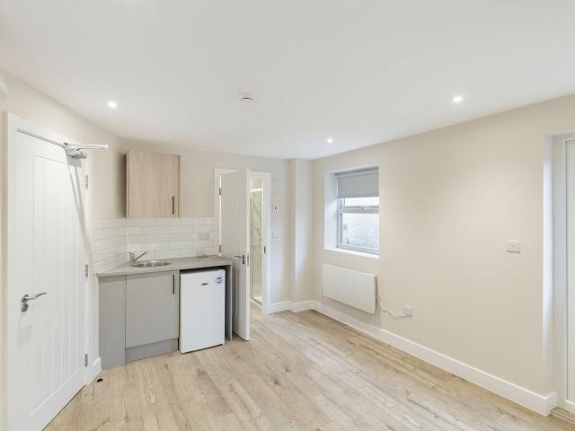 Flat for rent in Worcester Park Estate, Monks Orchard