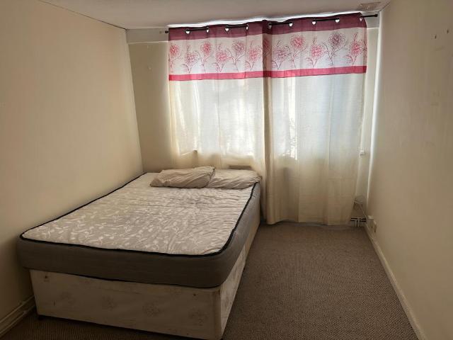 Flat for rent in Harold Hill, Greater London