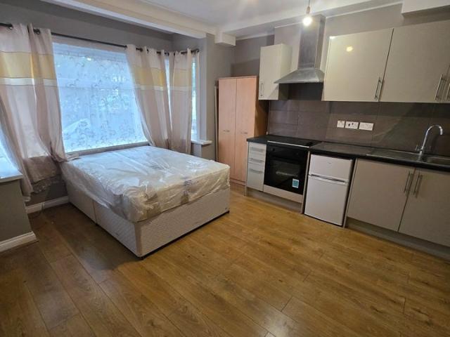 Flat for rent in Golders Green, Greater London