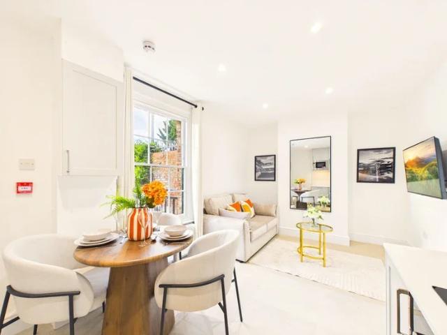 Flat for rent in Ewens Farm, Golden Valley