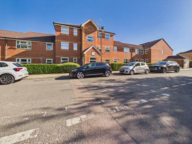 Flat for rent in Heritage Park, Greater London