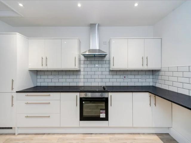 Flat for rent in Pontarddulais, Wales