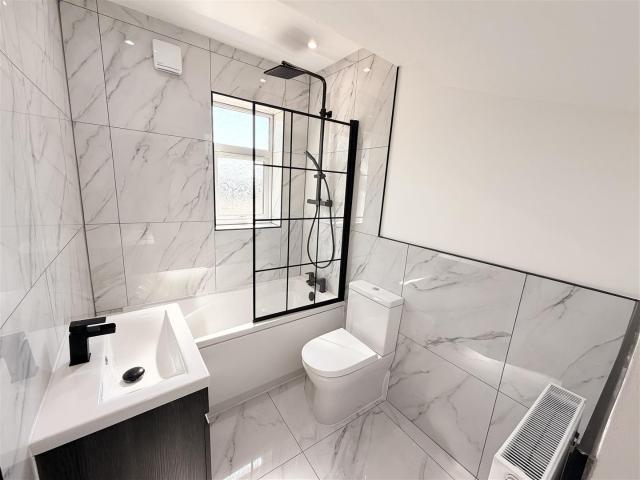 Flat for rent in Bargoed, Wales
