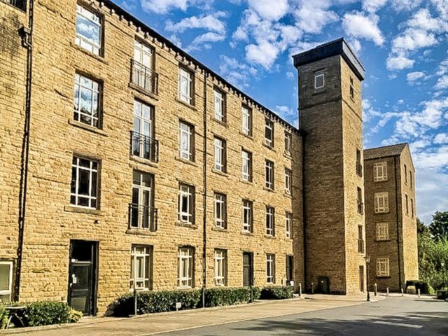 Flat for rent in Wellhouse, Golcar