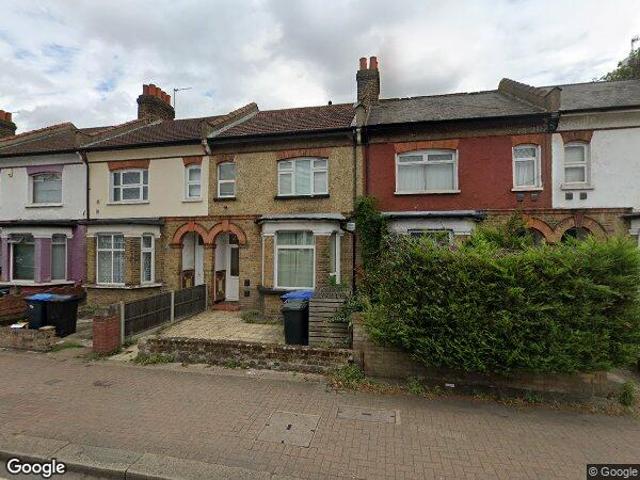 Flat for rent in Freezywater, Greater London