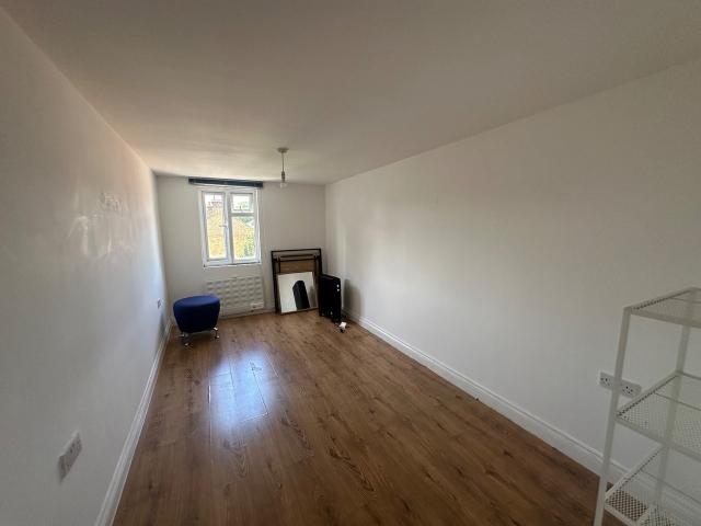 Flat for rent in Ponders End, Greater London