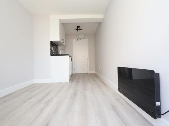 Flat for rent in Lower Halliford, Surrey