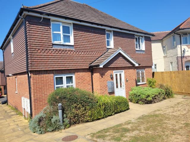 Flat for rent in London Borough of Ealing, Greater London