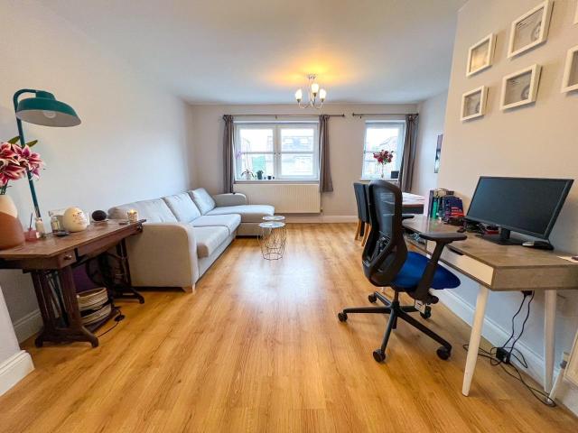 Flat for rent in East Molesey, Elmbridge