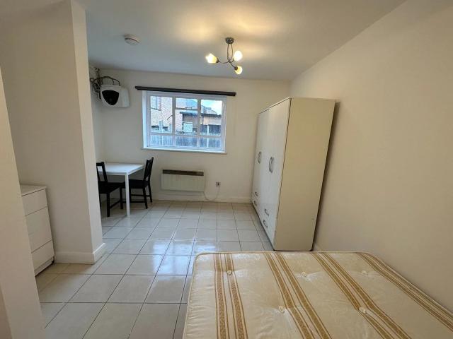 Flat for rent in Willesden Green, Greater London