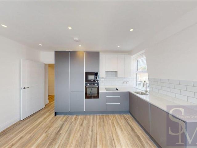 Flat for rent in South Woodford, Greater London