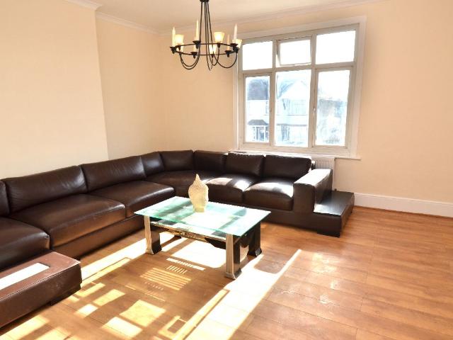 Flat for rent in London Borough of Barking and Dagenham, Greater London
