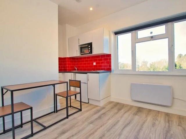 Flat for rent in Bushey, Bushey Heath