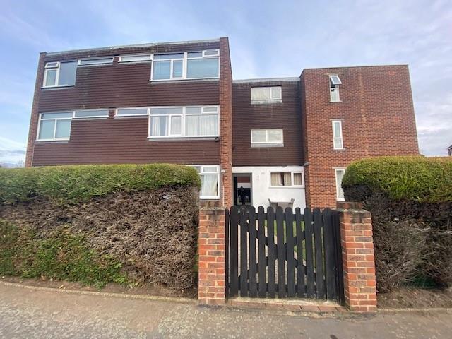 Flat for rent in Addlestone, Runnymede