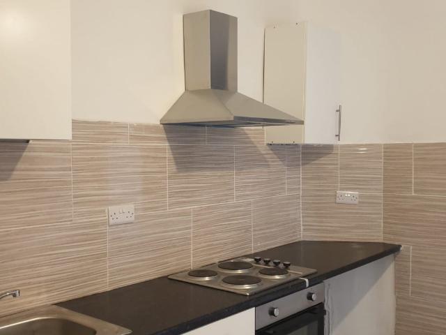 Flat for rent in Ingrow, West Yorkshire