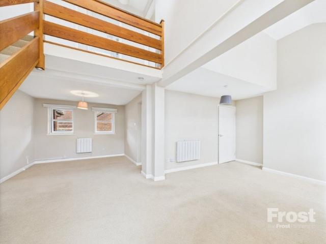 Flat for rent in Burnham, Swallow