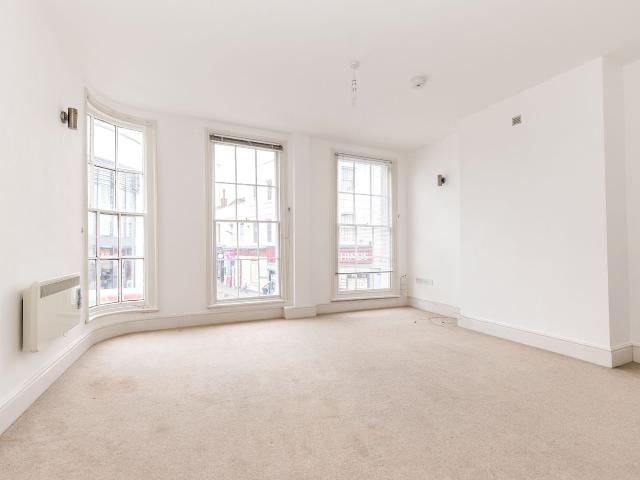 Flat for rent in Ewens Farm, Golden Valley
