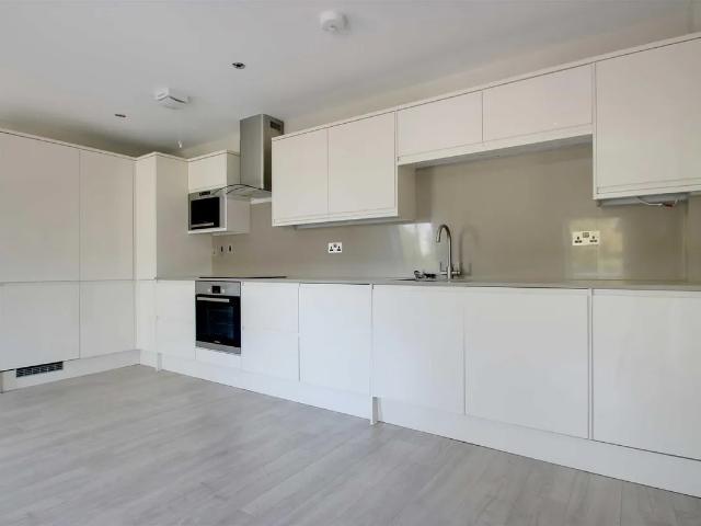 Flat for rent in Ashlyns Estate, Pouchen End