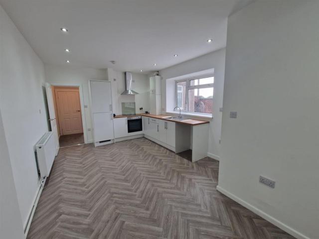 Flat for rent in Grovesend, Gorseinon