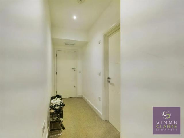Flat for rent in London Borough of Barnet, Greater London