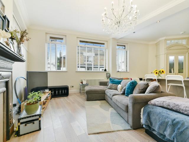 Flat for rent in Hampton, Greater London