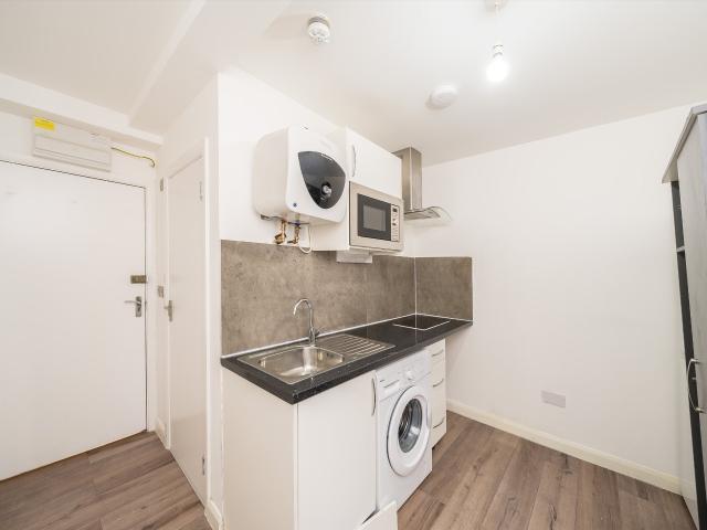 Flat for rent in Carshalton Beeches, Greater London