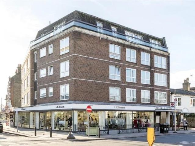 Flat for rent in London Borough of Merton, Greater London