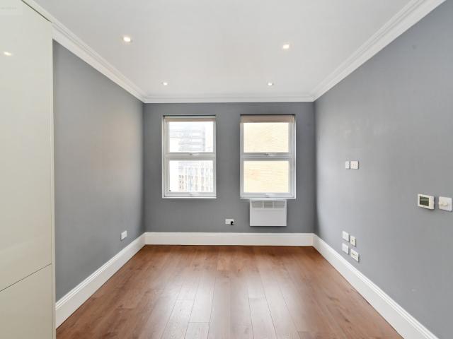 Flat for rent in London Borough of Croydon, Greater London
