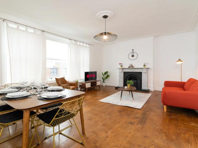 Flat for rent in London Borough of Merton, Greater London