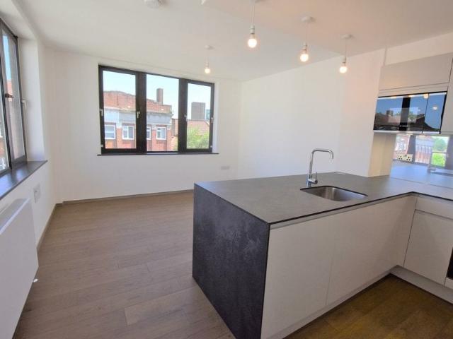 Flat for rent in Yiewsley, Greater London