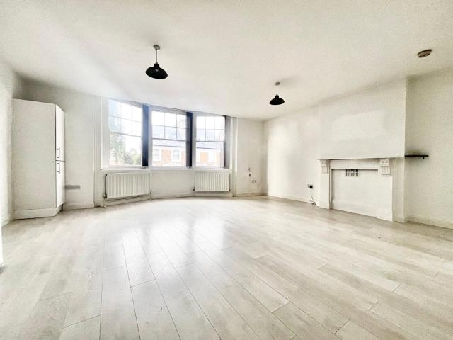 Flat for rent in London Borough of Richmond upon Thames, Greater London