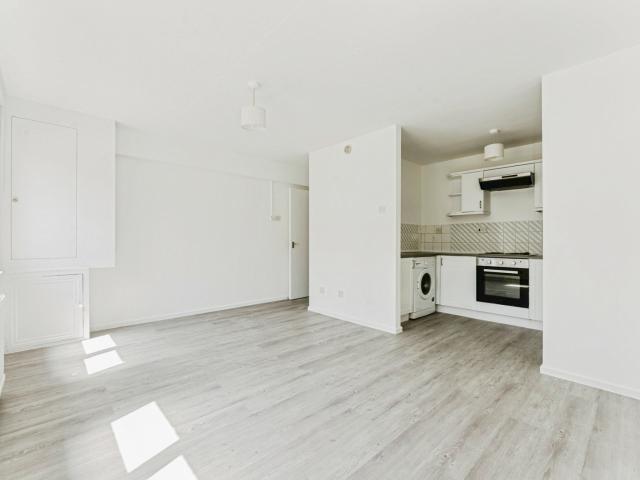 Flat for rent in Plaistow, Greater London