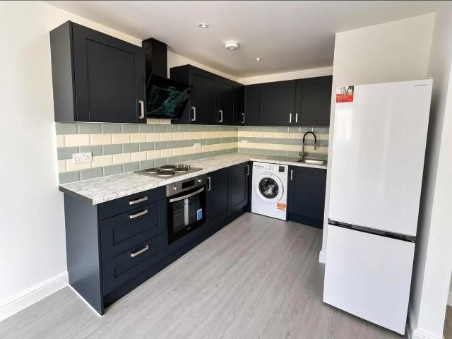 Flat for rent in Hampton Hill, Greater London