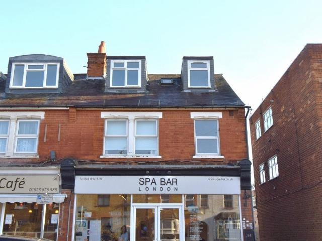 Flat for rent in Northwood High Street, Greater London