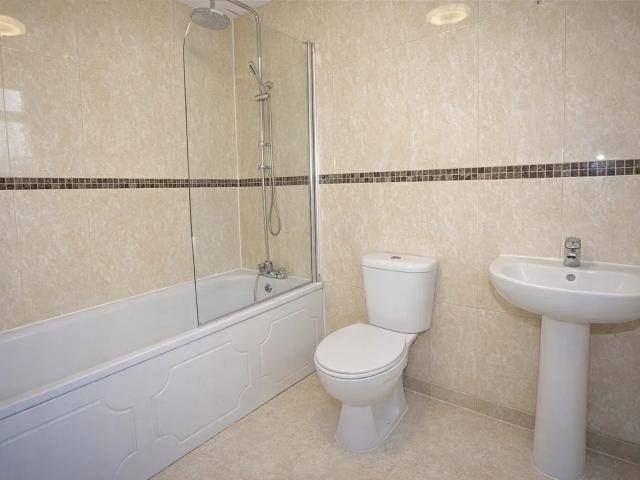 Flat for rent in Barkingside, Greater London