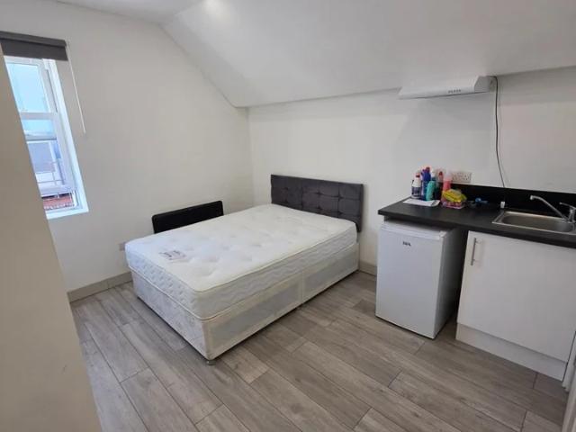Flat for rent in London Borough of Sutton, Greater London