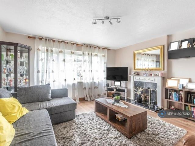 Flat for rent in Lower Feltham, Greater London