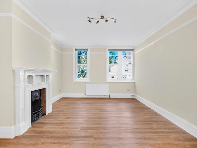 Flat for rent in Hampton Wick, Greater London