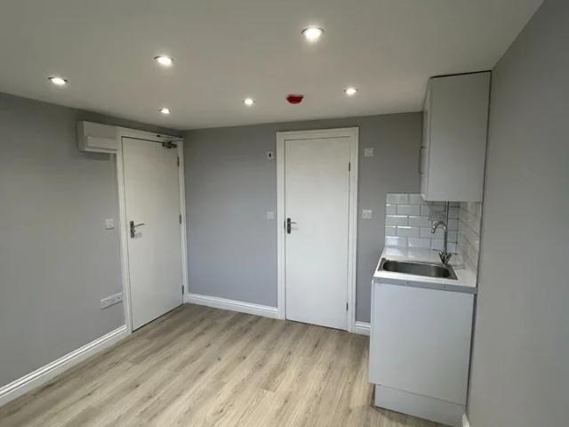Flat for rent in London Borough of Hillingdon, Greater London