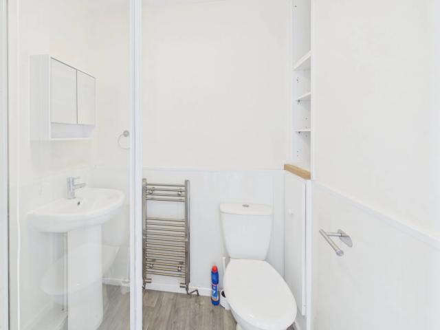 Flat for rent in Holywell