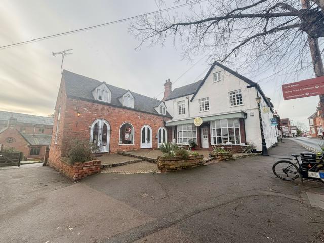 Flat for rent in Ladyes Hills, Green Close