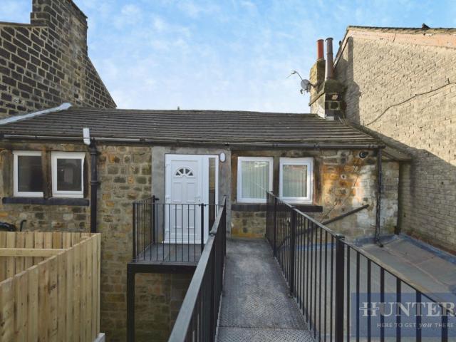 Flat for rent in Rufford Park, Yeadon