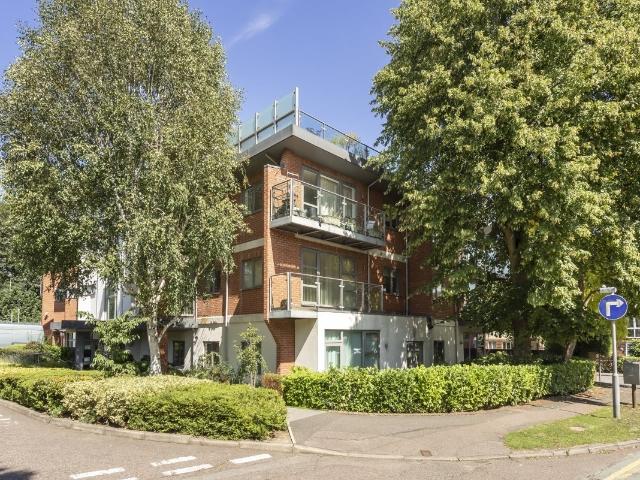 Flat for rent in Batchworth
