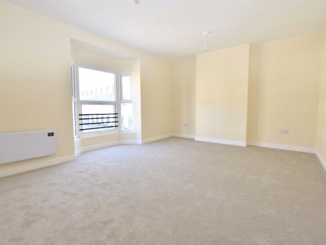 Flat for rent in Red Hill, Surrey