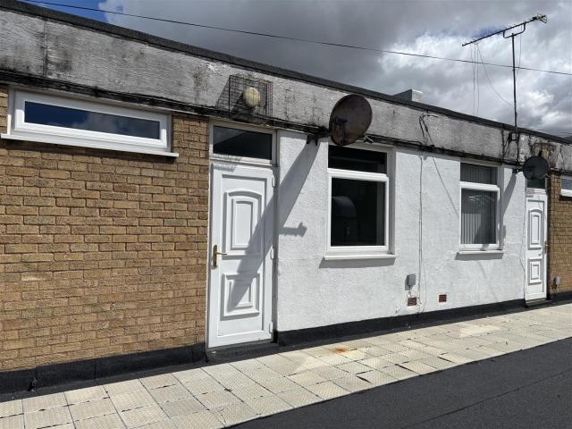 Flat for rent in Connah's Quay, Wales