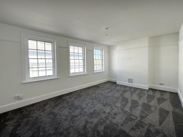 Flat for rent in Southend City Centre Neighbourhood, Alton Barnes