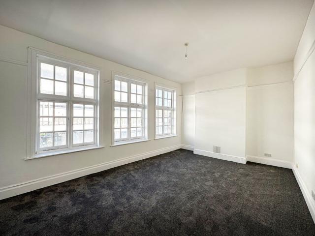 Flat for rent in Southend City Centre Neighbourhood, Alton Barnes